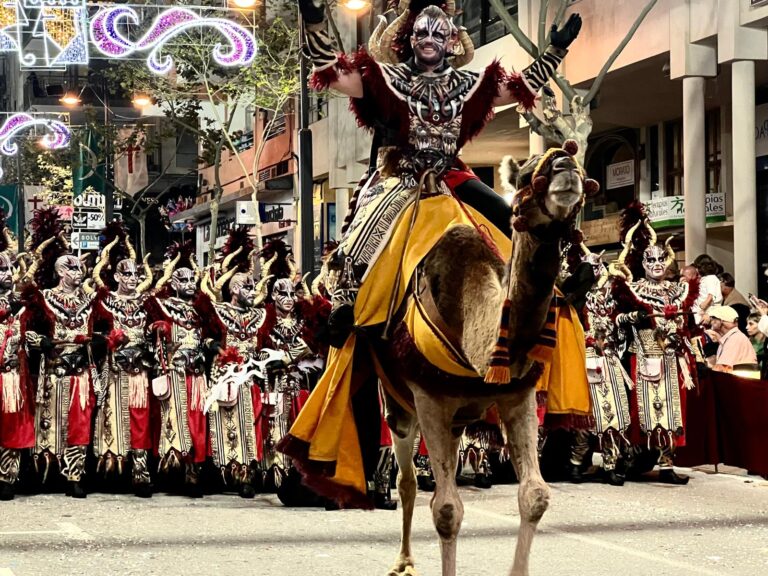 Les fêtes « Moros y Cristianos », une incursion bigarrée dans la tradition et la modernité